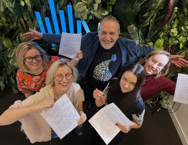 Uczestnicy dyktanda z Jerzym Sosnowskim