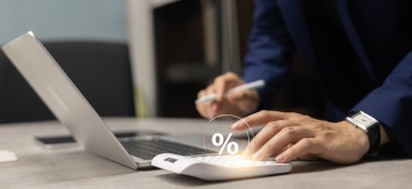 Szybka gotówka przez internet – na co uważać?