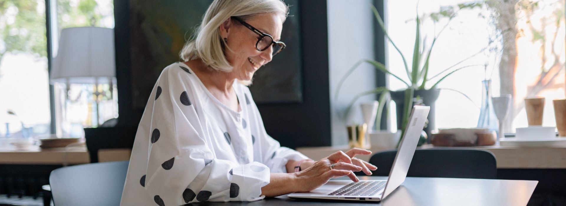 Jak aktywizować zawodowo seniorów i co daje praca na emeryturze?