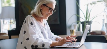 Jak aktywizować zawodowo seniorów i co daje praca na emeryturze?