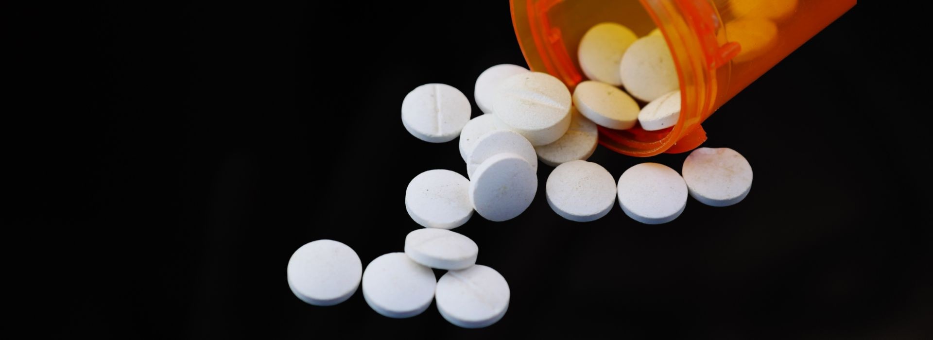Uzależnieni od leków. Jak skutecznie monitorować nadużycia pacjentów?
