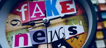 Dlaczego tak trudno oddzielać fakty od fake newsów?