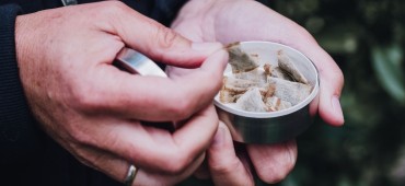 Czy snusy są bardziej uzależniające niż papierosy?