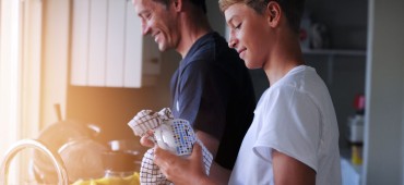 Z czego wynika nierówny podział obowiązków domowych?