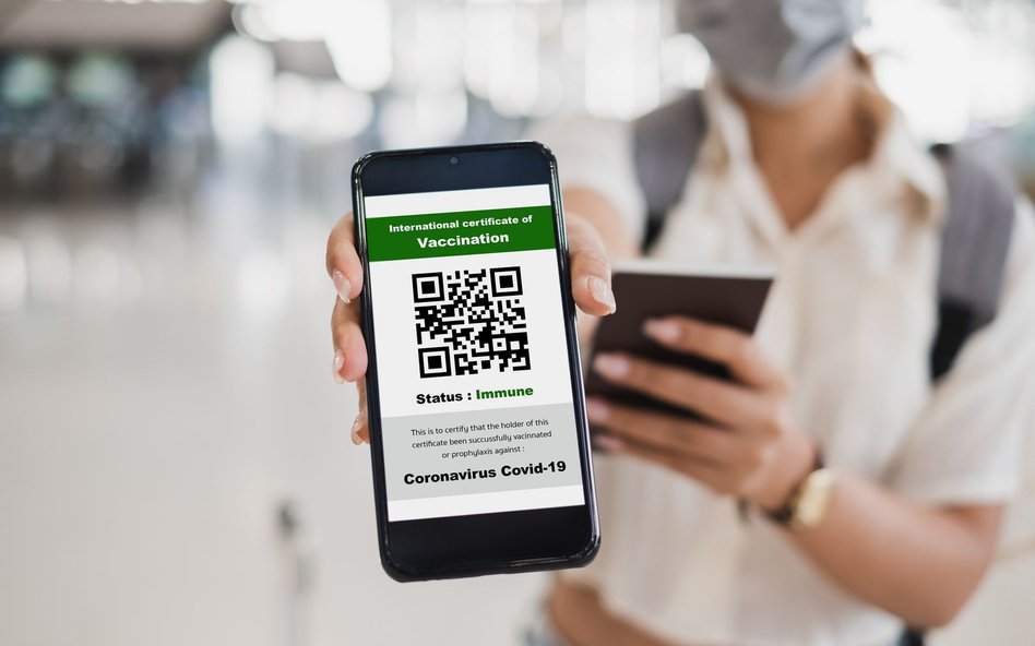 Czwarta fala i fałszywe certyfikaty covidowe - rozmowa z prof. Jarosławem Drobnikiem