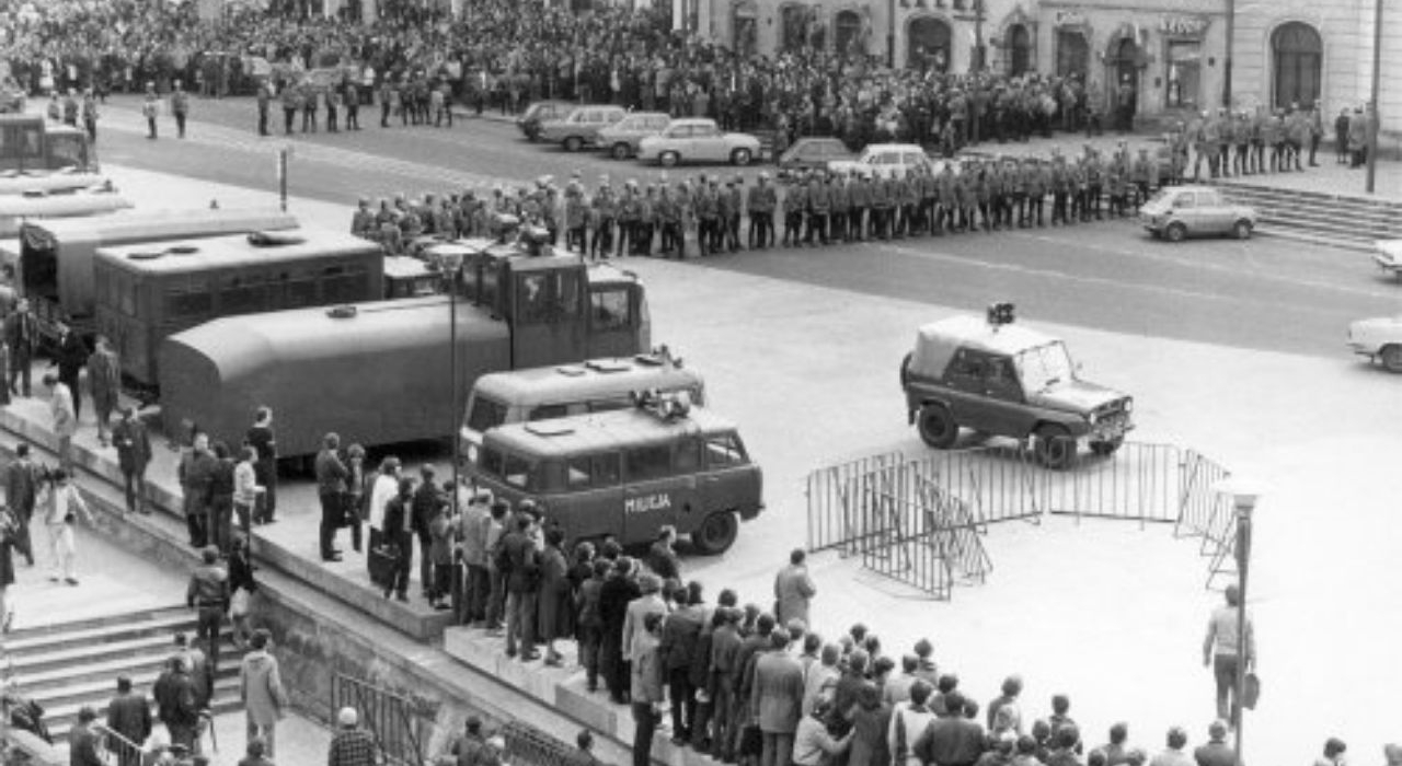 [sob. 15:00] Demonstracje i starcia uliczne w Warszawie w maju 1982 roku / Jerzy Sosnowski
