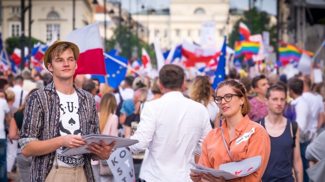 [pon. 11:00] Współczesny patriotyzm - jak i czy w ogóle go nauczać?